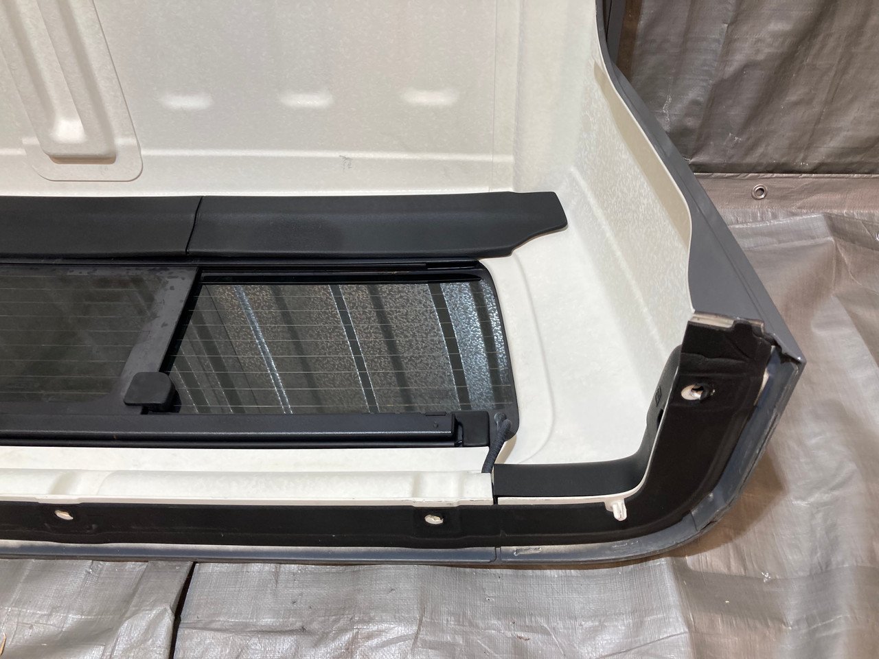 2020-2024 Jeep Gladiator JT OEM Removable Hard Top Assembly w/ Freedom Panels / Sting-Gray JT002 - Image 17