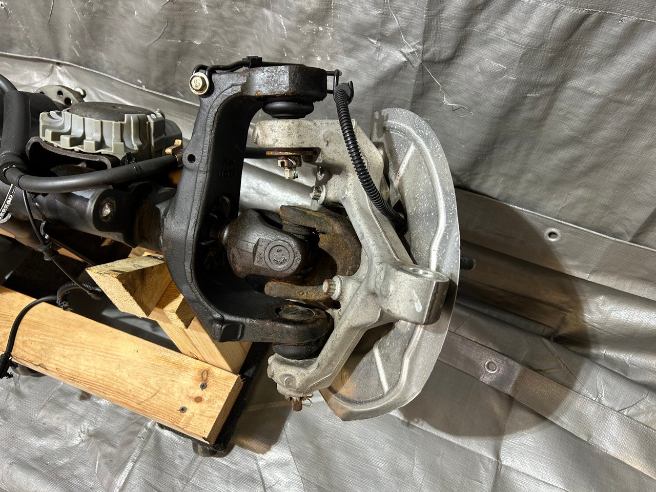 2020-2024 Jeep Gladiator JT Dana M210 Wide Track Front Axle Assembly / 4.10 / 68376929AJ / 28K JT003 - Image 2