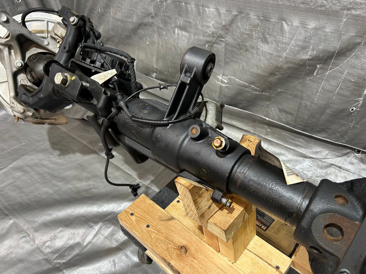 2020-2024 Jeep Gladiator JT Dana M210 Wide Track Front Axle Assembly / 4.10 / 68376929AJ / 28K JT003 - Image 8