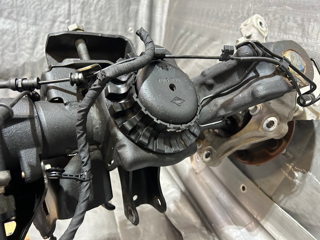 2020-2024 Jeep Gladiator JT Dana M210 Wide Track Front Axle Assembly / 4.10 / 68376929AJ / 28K JT003 - Image 11
