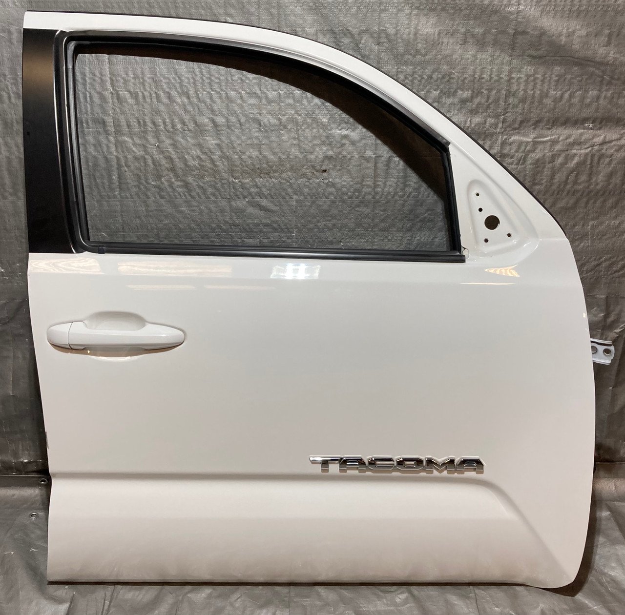 2016-2023 Toyota Tacoma Passenger Front Door Assembly / Ice Cap TC003