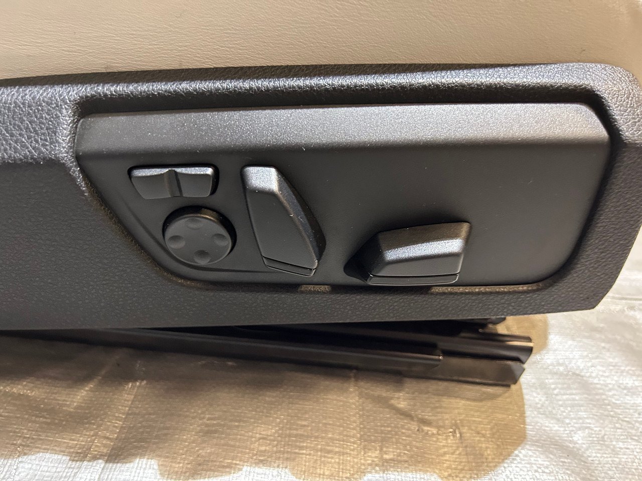 2015-2020 F83 BMW M4 Convertible Silverstone Merino Leather Front Seats / Heated w/ Neck Warmer / F8M02 - Image 35