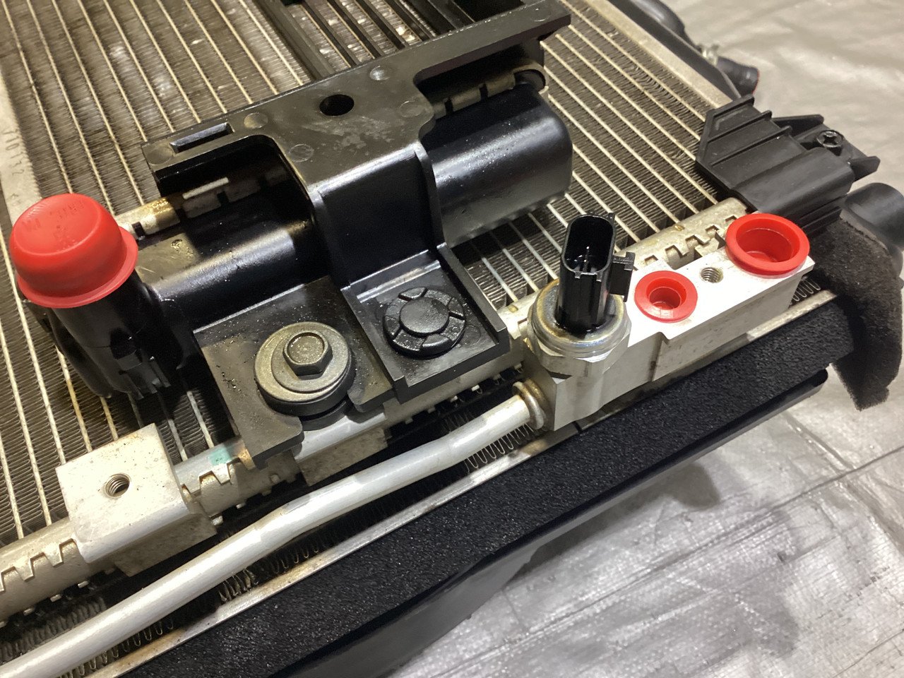 2017-2019 Infiniti Q60S Red Sport 400 OEM Radiator w/ Cooling Fan / 75K IQ604 - Image 14