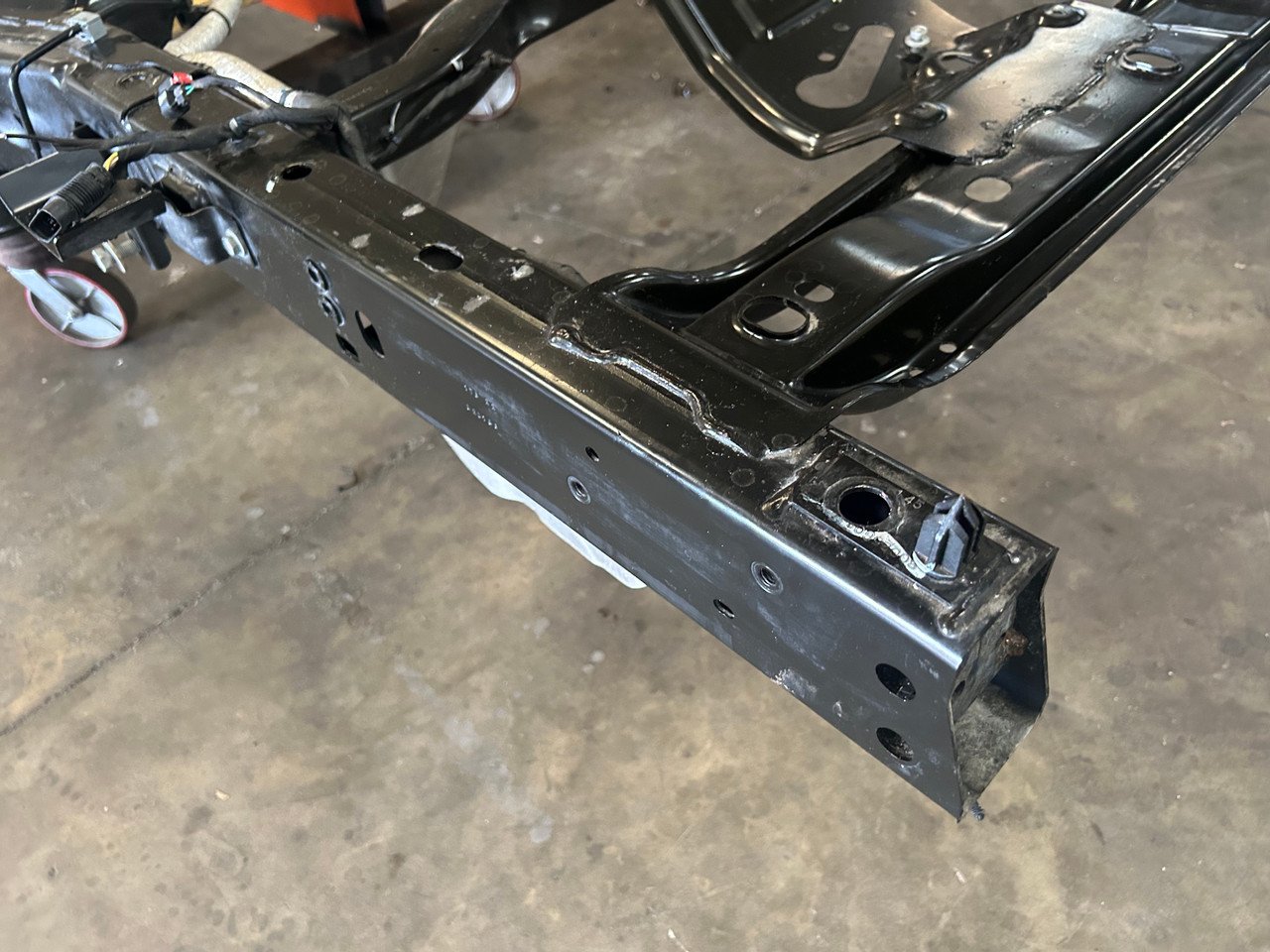 2020-2024 Jeep Gladiator JT Mojave Factory Reinforced Chassis Frame Rail Assembly / JT001 - Image 3