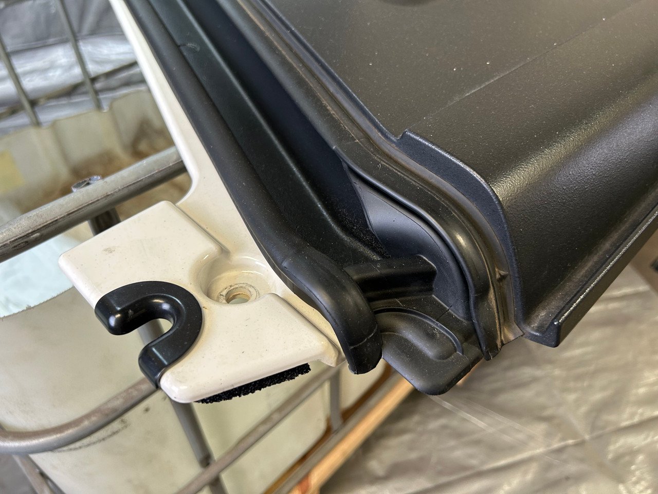 2020-2024 Jeep Gladiator JT OEM Removable Hard Top Assembly w/ Freedom Panels / Black / JT004 - Image 8