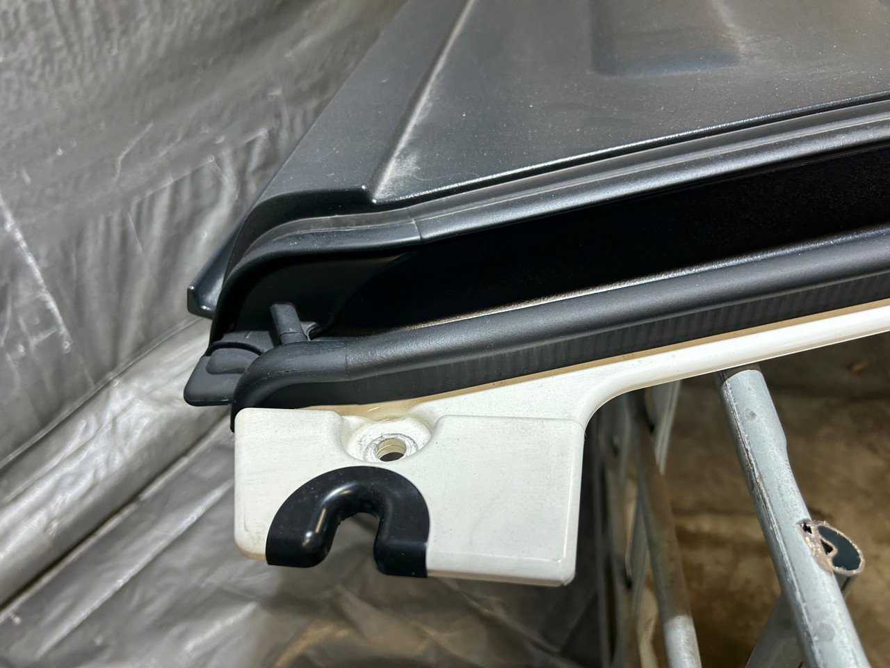 2020-2024 Jeep Gladiator JT OEM Removable Hard Top Assembly w/ Freedom Panels / Black / JT004 - Image 7