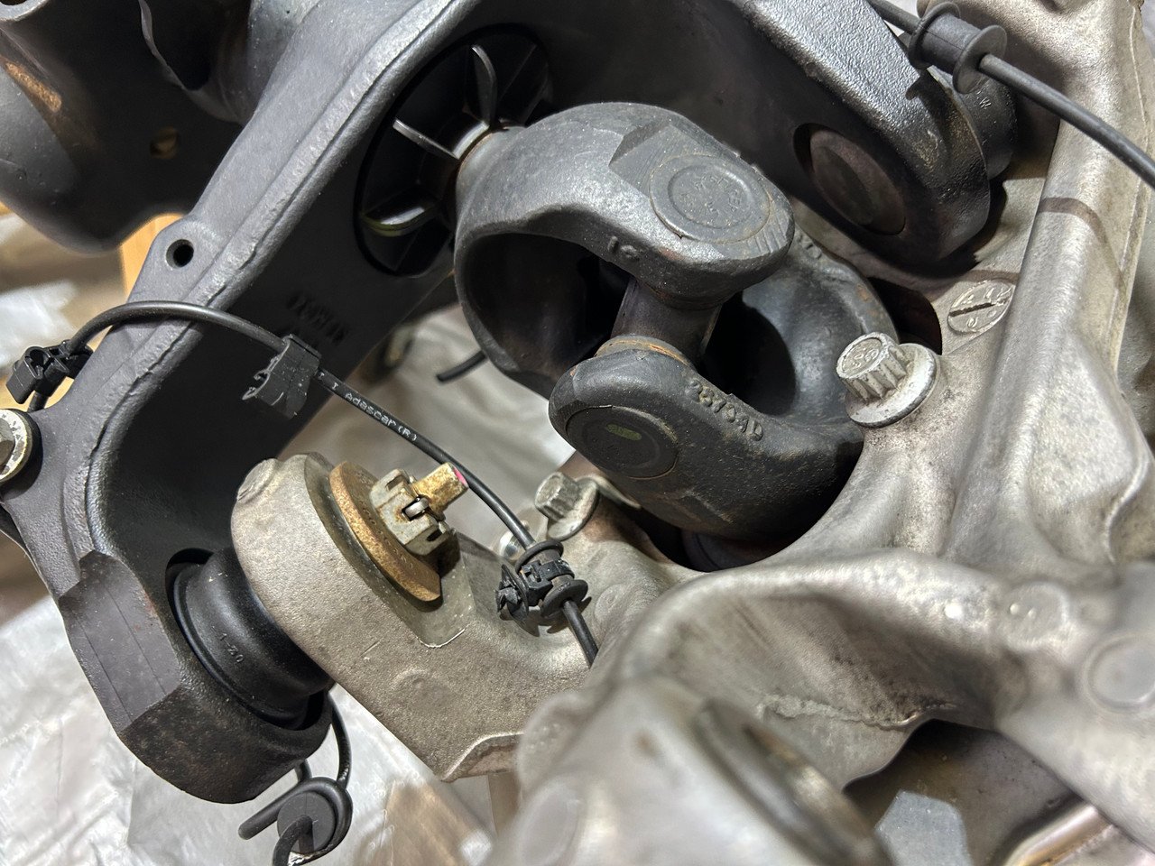2020-2024 Jeep Gladiator JT Sport Dana M210 Wide Track Front Axle Assembly / Automatic / 4.10 / 61K JT004 - Image 13