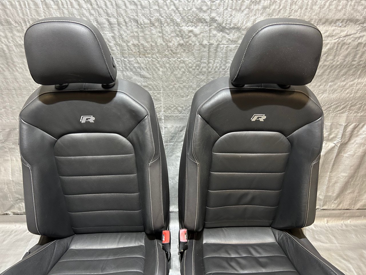 2015-2017 Volkswagen MK7 Golf R Black Leather Front Seats / Pair / M7R09 - Image 4