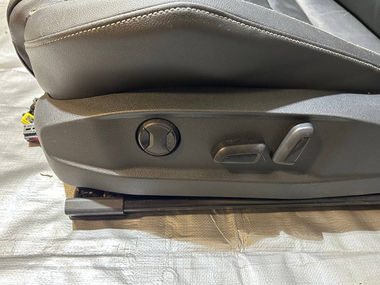 2015-2017 Volkswagen MK7 Golf R Black Leather Front Seats / Pair / M7R09 - Image 6
