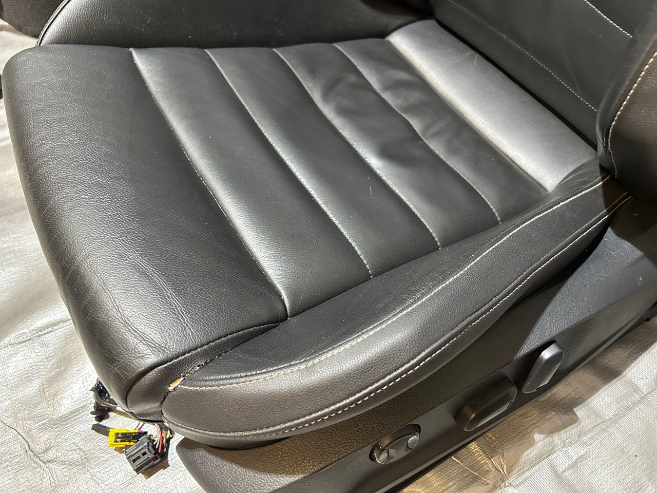 2015-2017 Volkswagen MK7 Golf R Black Leather Front Seats / Pair / M7R09 - Image 7