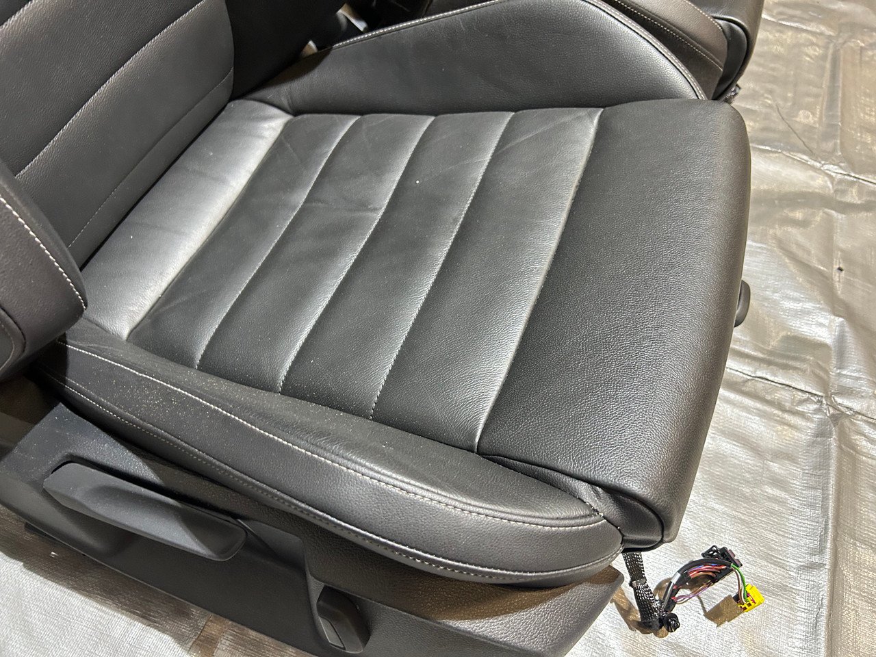 2015-2017 Volkswagen MK7 Golf R Black Leather Front Seats / Pair / M7R09 - Image 16
