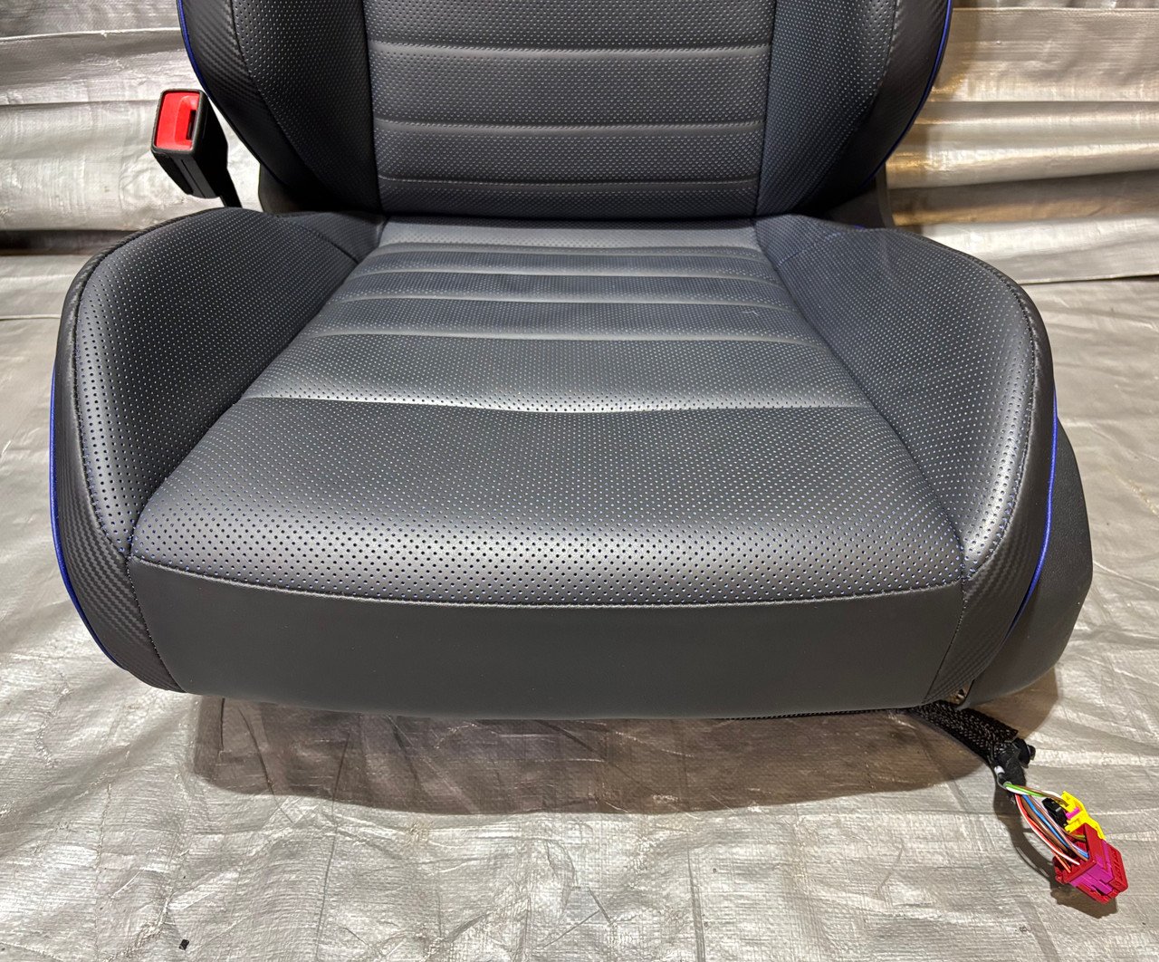 2022-2025 Volkswagen MK8 Golf R OEM Titan Black Leather Front Seats w/ Blue Inserts / M8R01 - Image 5