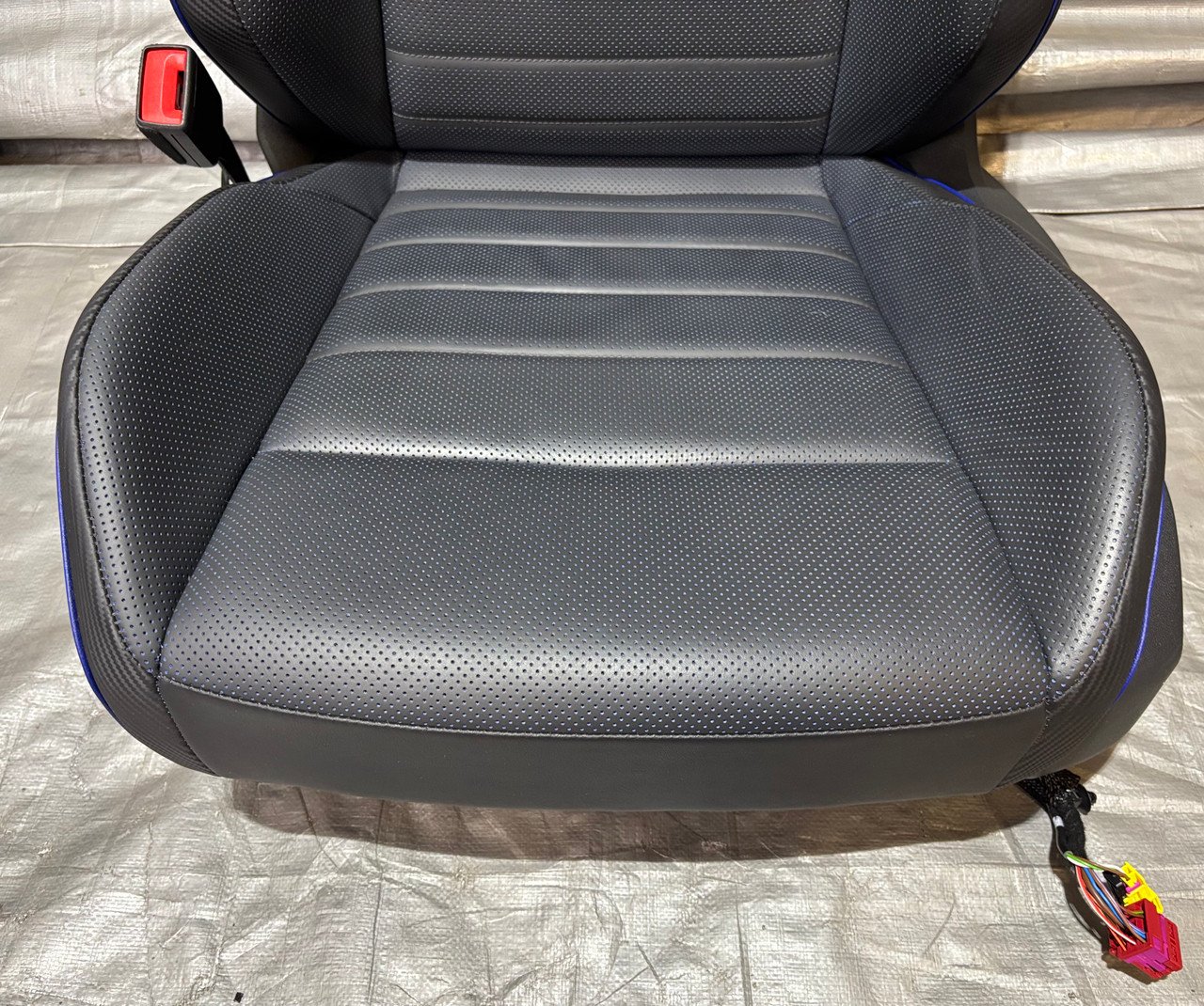 2022-2025 Volkswagen MK8 Golf R OEM Titan Black Leather Front Seats w/ Blue Inserts / M8R01 - Image 8