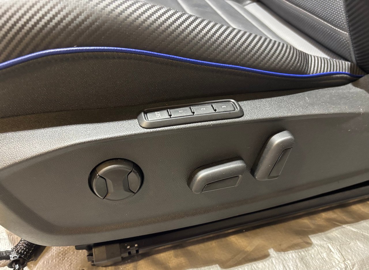 2022-2025 Volkswagen MK8 Golf R OEM Titan Black Leather Front Seats w/ Blue Inserts / M8R01 - Image 10