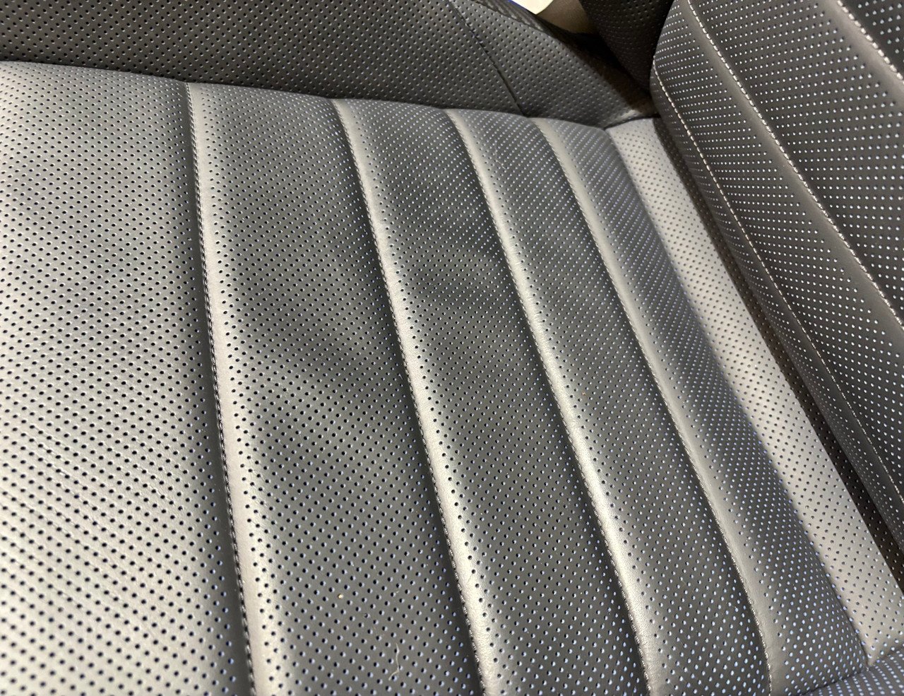 2022-2025 Volkswagen MK8 Golf R OEM Titan Black Leather Front Seats w/ Blue Inserts / M8R01 - Image 11