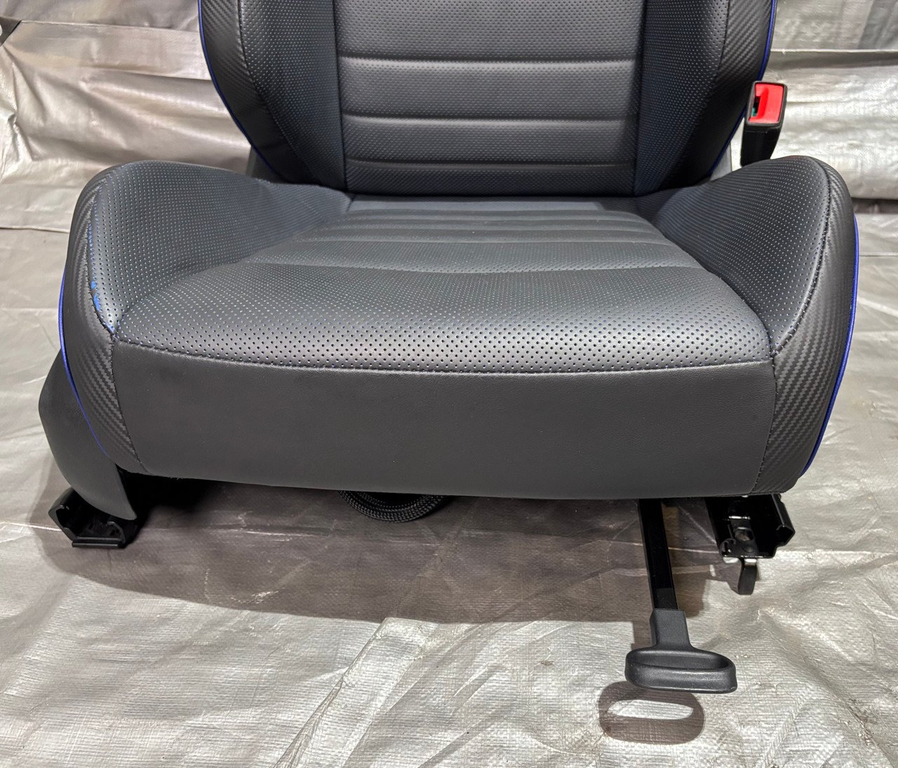 2022-2025 Volkswagen MK8 Golf R OEM Titan Black Leather Front Seats w/ Blue Inserts / M8R01 - Image 15