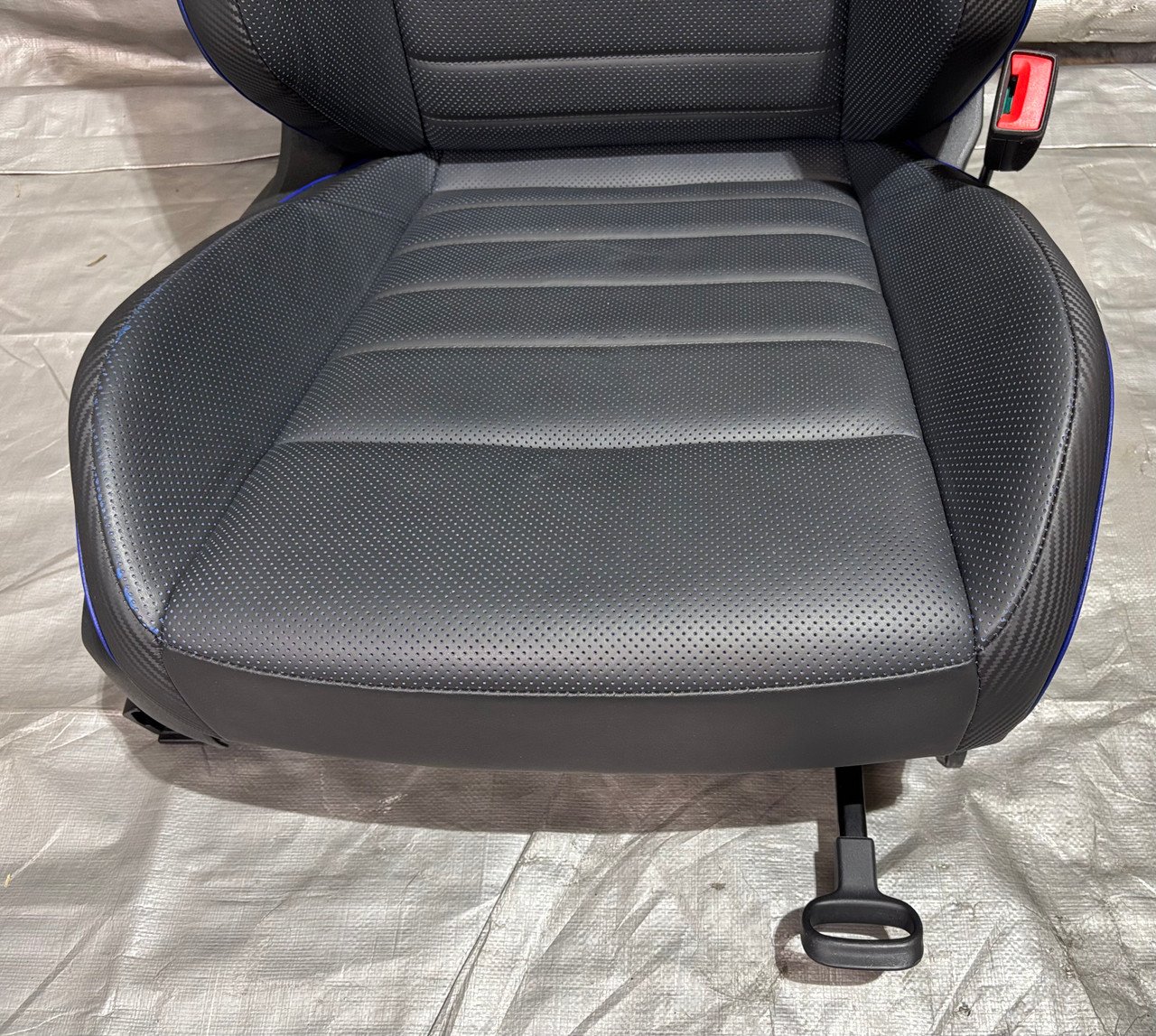 2022-2025 Volkswagen MK8 Golf R OEM Titan Black Leather Front Seats w/ Blue Inserts / M8R01 - Image 16