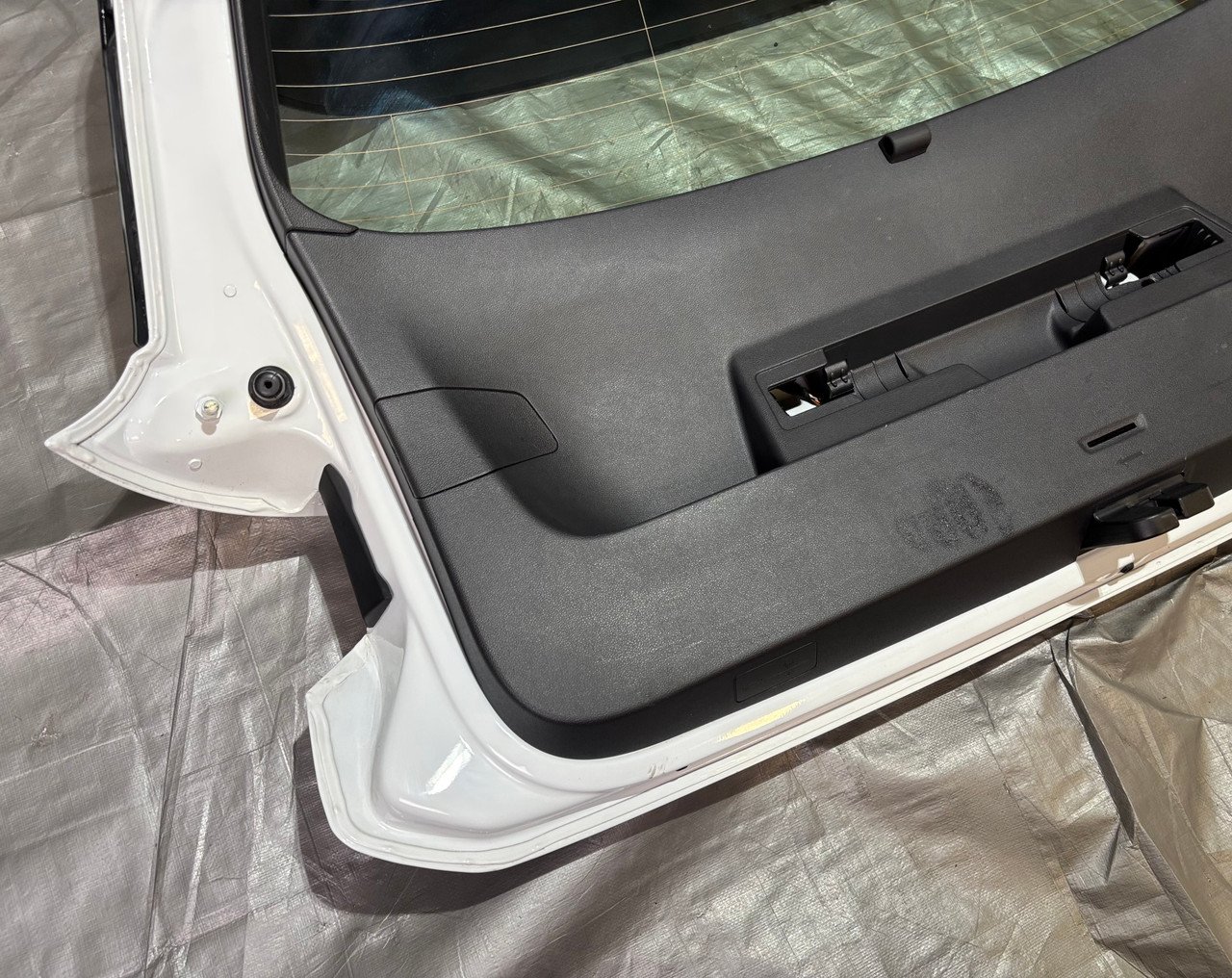 2022-2024 Volkswagen MK8 Golf R Rear Trunk Lid w/ Spoiler / Lights / M8R01 - Image 16