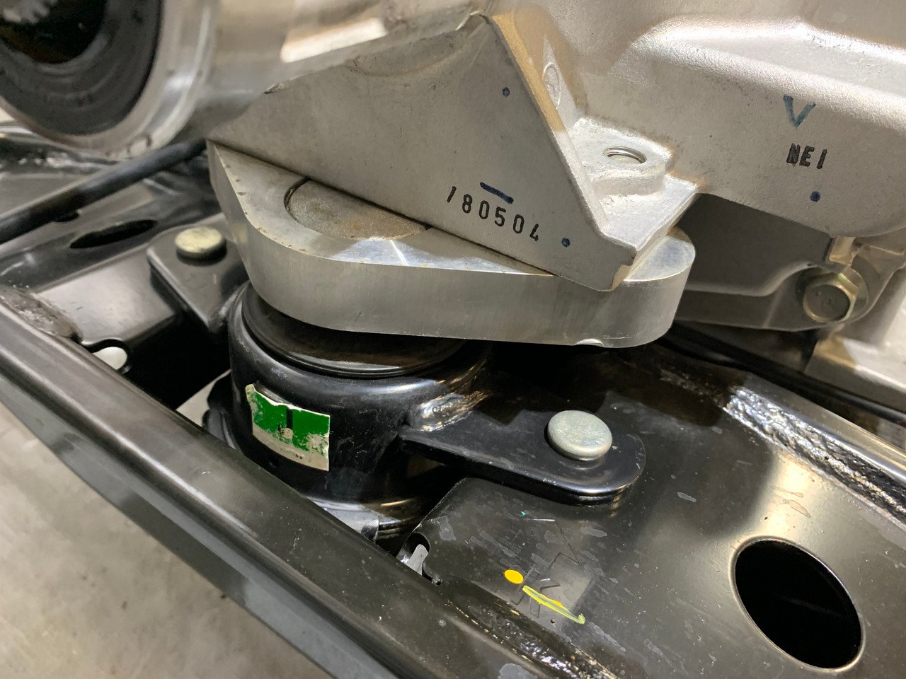 2017-2018 Infiniti Q60 2.0T RWD 7 Speed Automatic Transmission / 47k / IQ602 - Image 4