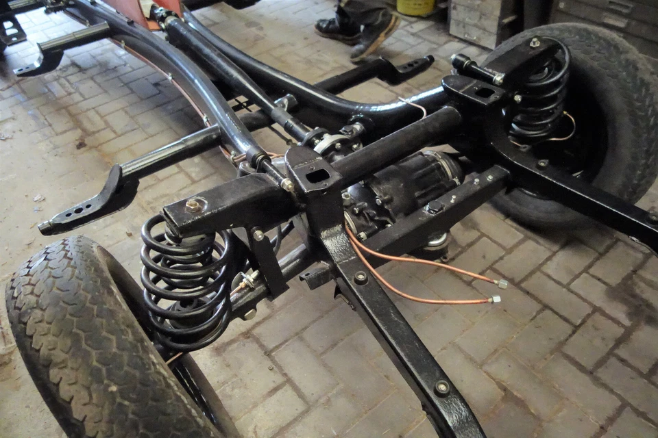 Mercedes Benz 220 W 187 Completely Overhauled Chassis With New Parts - Image 2